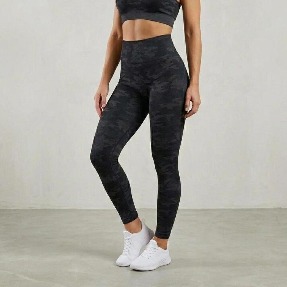 Spanx Look At Me Now Seamless Black Camo Leggings Sz M